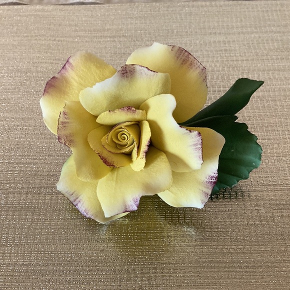 Vintage DEA Capodimonte Yellow Rose Hand Made in Italy - Picture 3 of 8